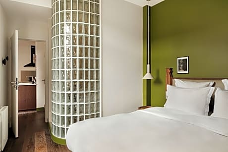 3-Bedrooms Apartment, Courtyard Side