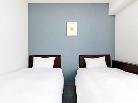 Economy Twin Room - Non-Smoking