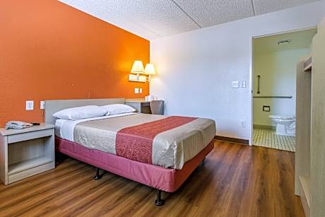 1 Full Bed | ADA/RI Shower
