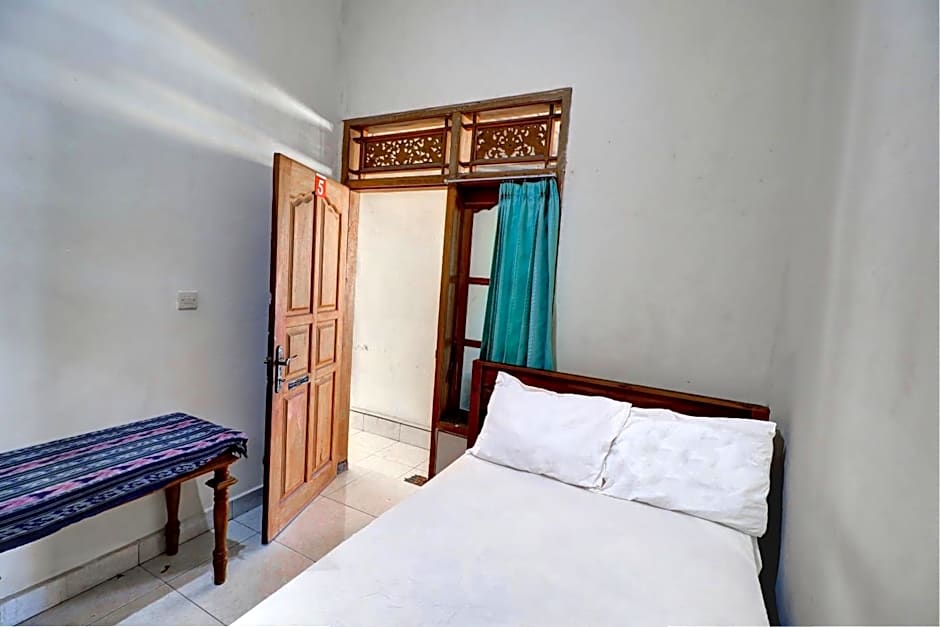 OYO Life 92838 Kost Ibu Surya