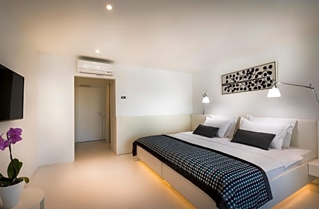 Deluxe Twin Room with Balcony and Sea View