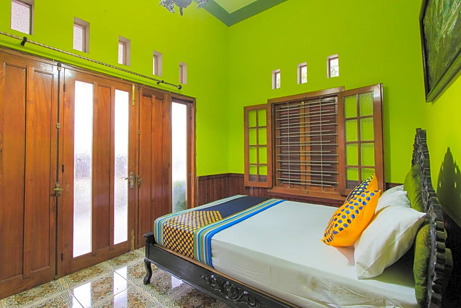 SPOT ON 2490 Griya Kencana Homestay