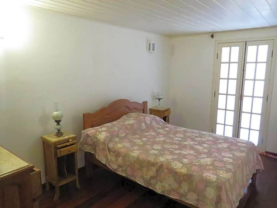 Linda casa em Mury,com riacho e lareira