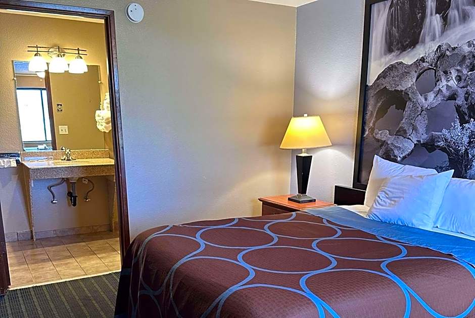 Super 8 by Wyndham Vancouver East