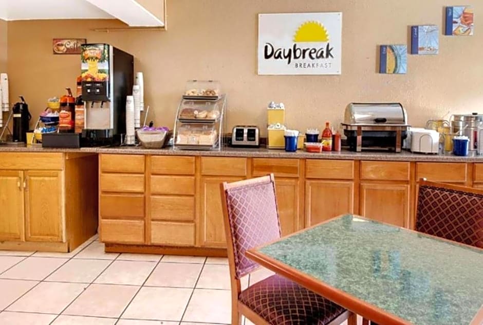 Days Inn by Wyndham El Paso Airport East