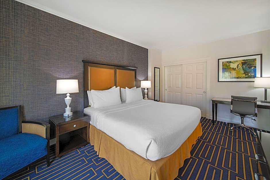 Best Western Plus Palm Court Hotel