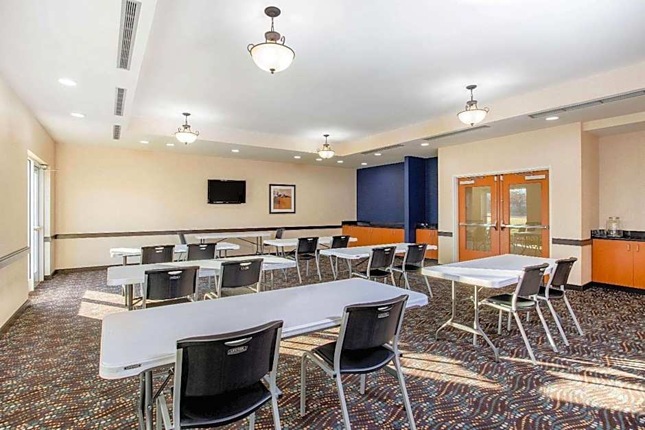 La Quinta by Wyndham Indianapolis Airport Plainfield