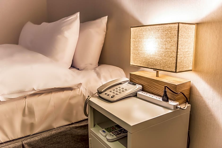 Check Inn Hotel