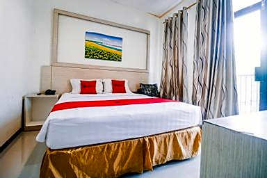RedDoorz Plus near Sultan Hasanuddin Airport
