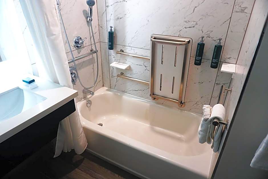 Hilton Appleton Paper Valley