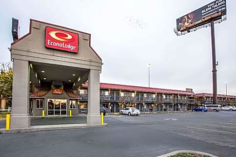 1 Bedroom with Queen Bed