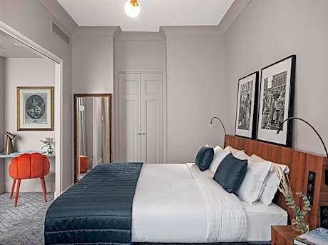 Grande Signature Room with One King Bed