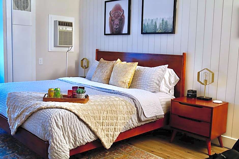 Mid-Century Gem w/King