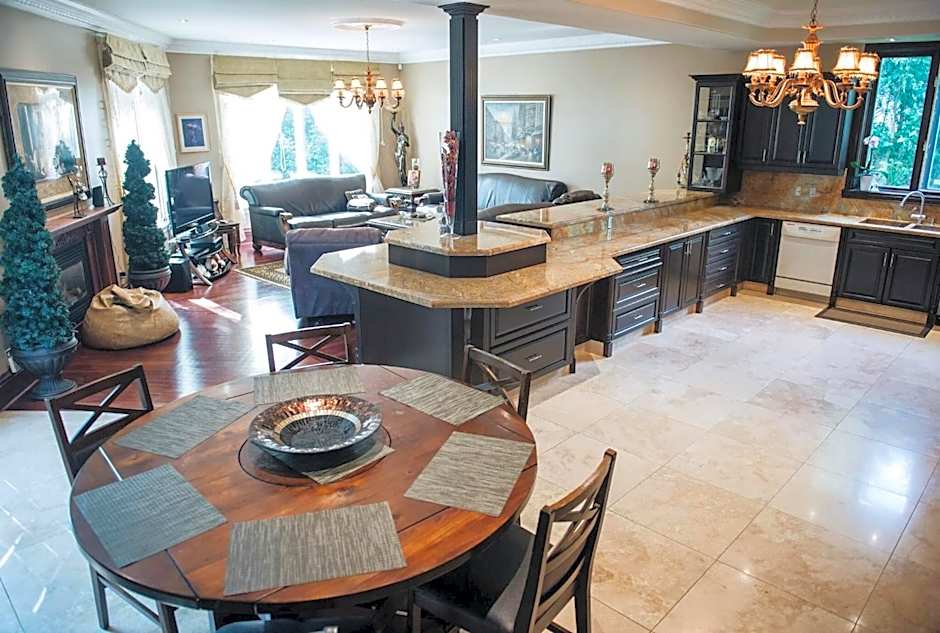 JstLikeHome - Luxury Mansion & Guesthouse