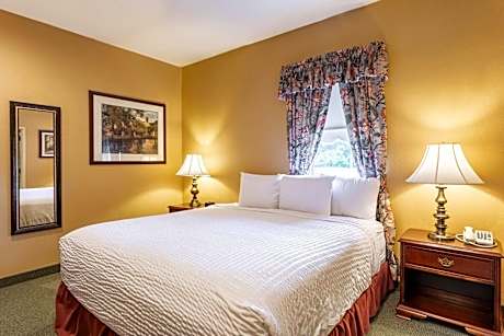 King Room with Fireplace - Non-Smoking