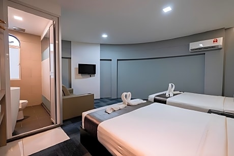 High Floor Room, 2 Queens