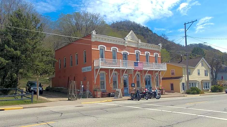 The Burlington Hotel & Bar - Alma WI