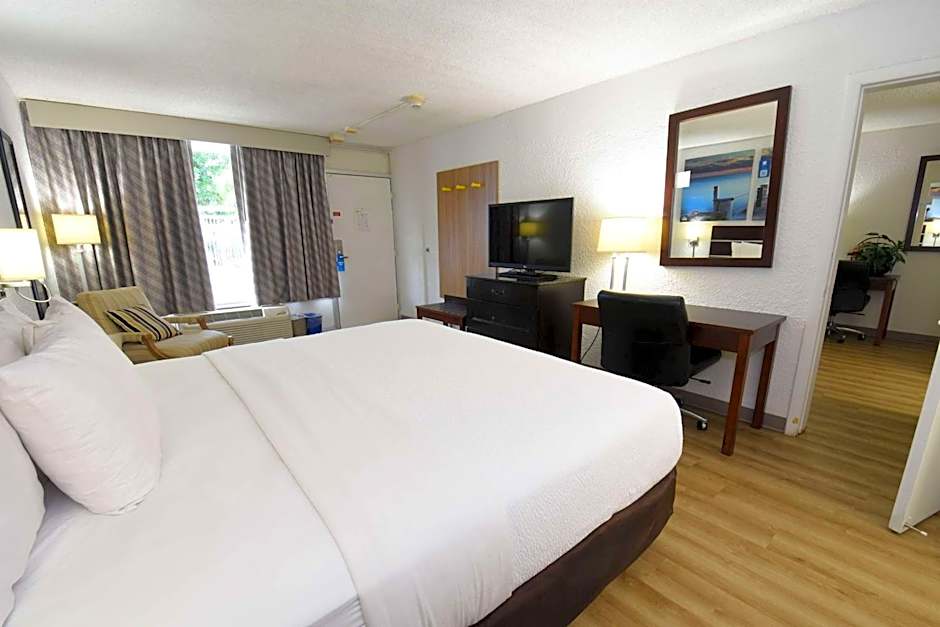 Days Inn by Wyndham Stuart