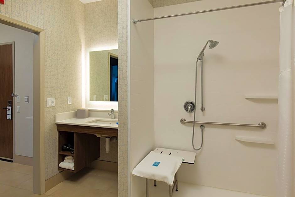 Holiday Inn Express Visalia - Sequoia Gateway Area By IHG