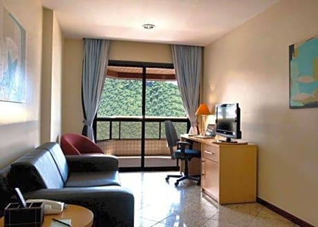 1 Queen Bed, Suite, Smoking