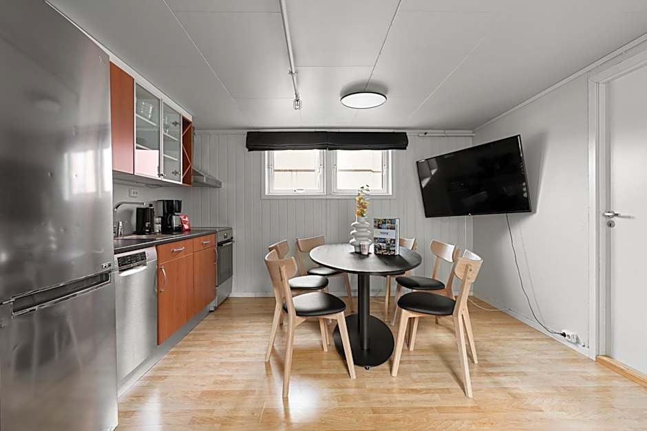 Enter Amalie Apartment Hotel