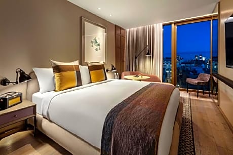 Deluxe King Room City View with Exclusive Access