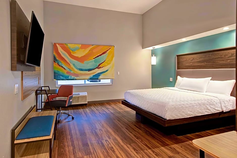 Photo 1 of 5 of 1 King Bed, Hearing Accessible