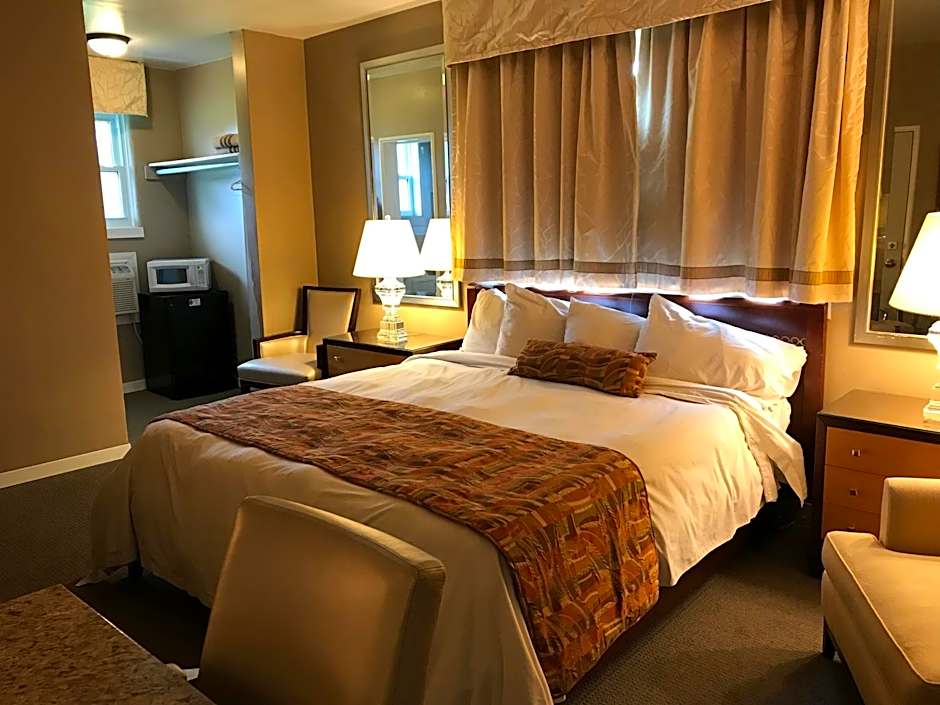 Cardinal Court Motel