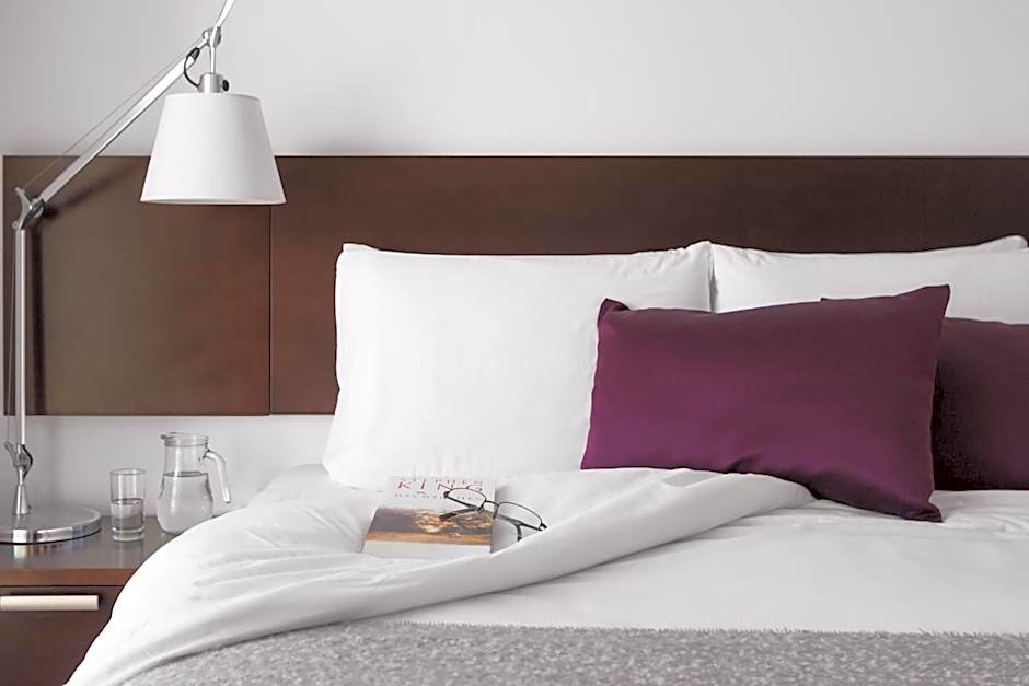 Real Colonia Hotel & Suites