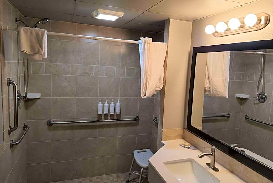 Super 8 by Wyndham Traverse City