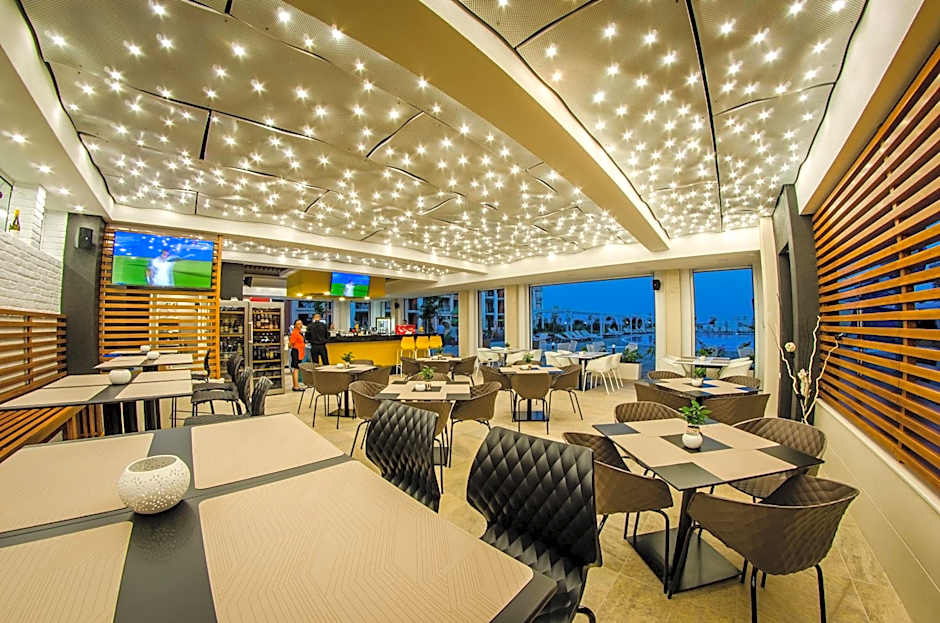 Premier Fort Cuisine - Full Board