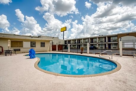 OYO Hotel Alexandria LA- Hwy 165