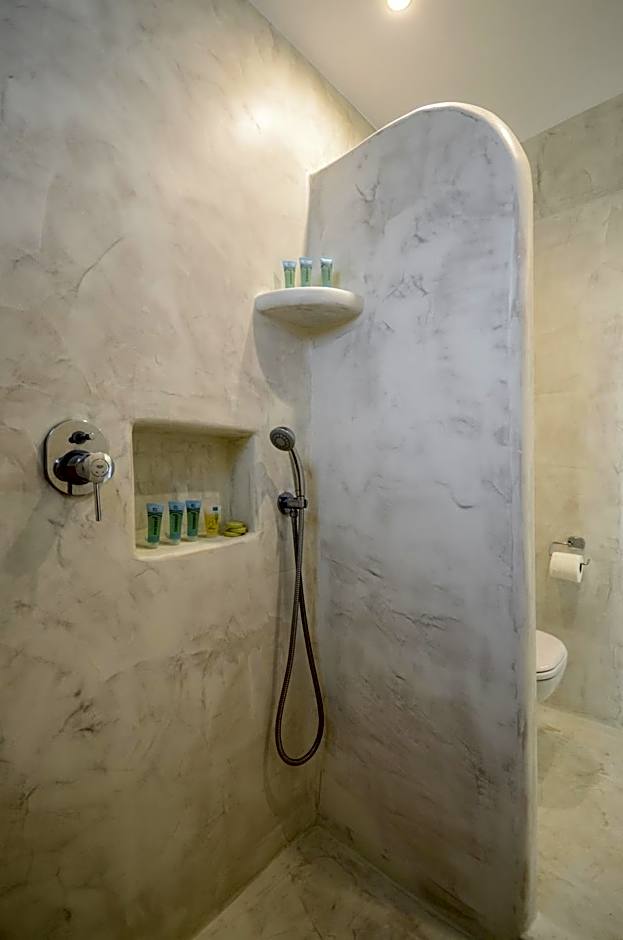 Birikos Studios & Apartments