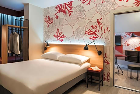Family Communicating Room with Two Adjoining Rooms