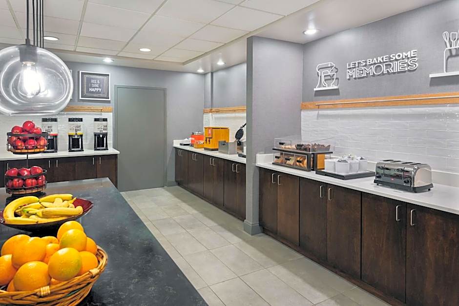 Hampton Inn By Hilton Richmond-Colonial Heights