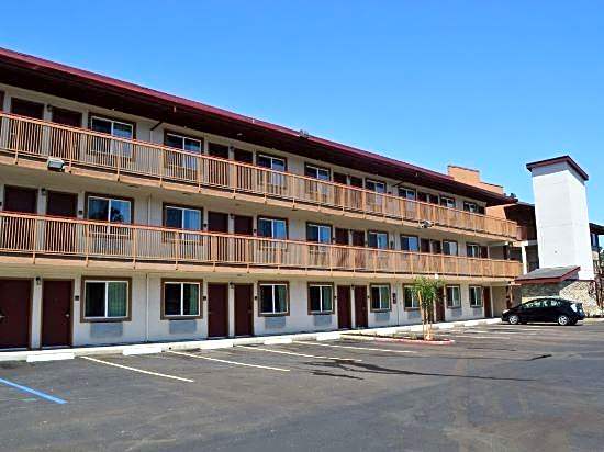 Red Roof Inn & Suites Sacramento North