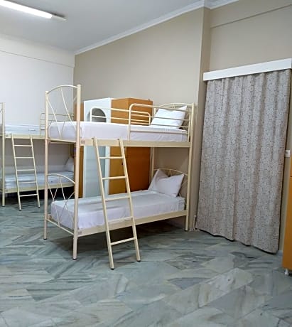 Bed in 10-Bed Female Dormitory Room with Private Bathroom
