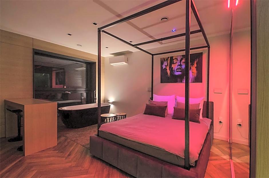 Photo 1 of 19 of Studio, Jetted Tub