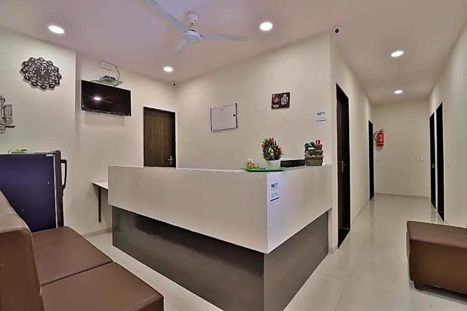 Hotel Radhanand by OYO Rooms – Ahmedabad, TN