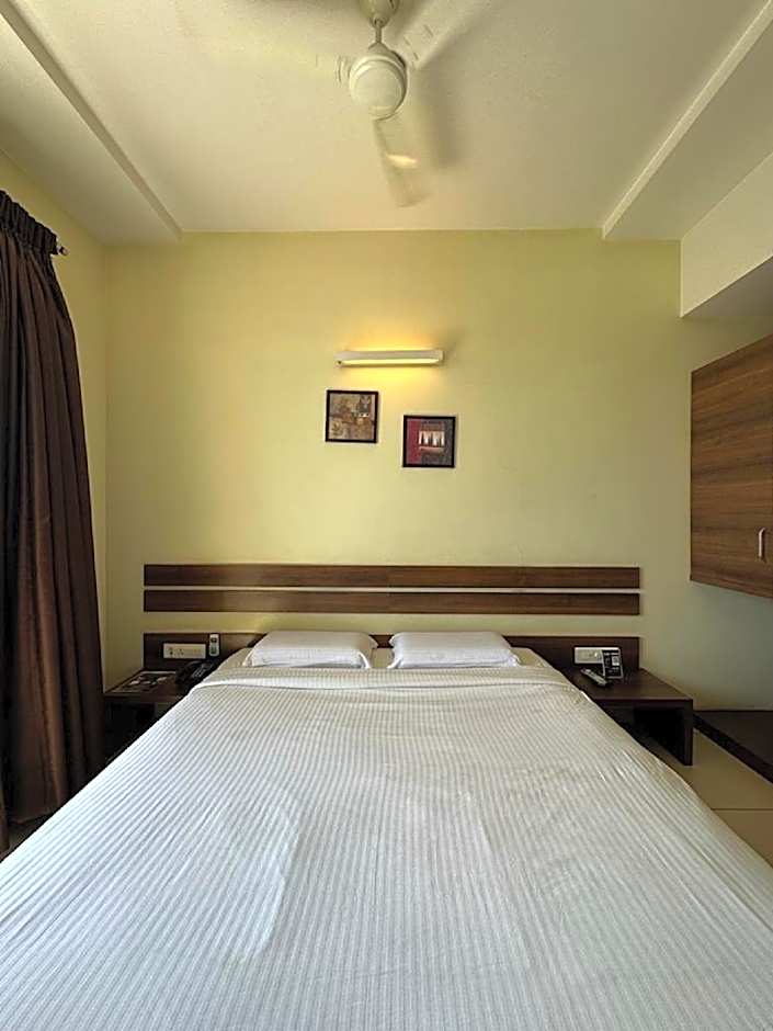 Hotel 3 Leaves