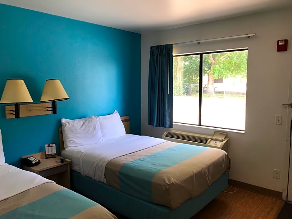 Motel 6-Des Moines, IA - North