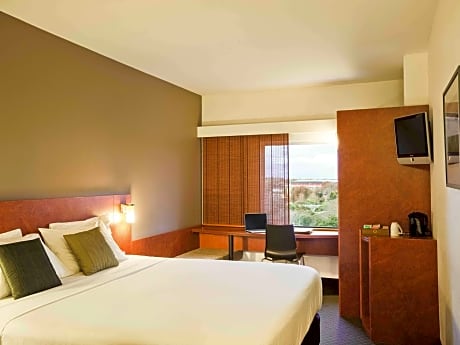 Superior 1 king bed Riverside