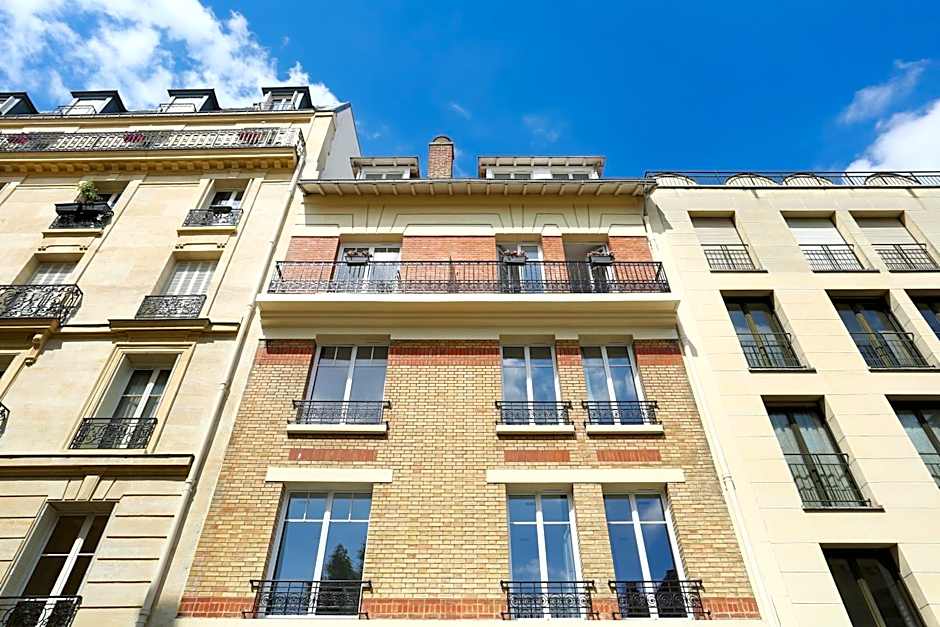 YAYS Paris Zola by Numa