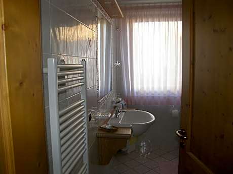 Comfort Triple Room with Shower