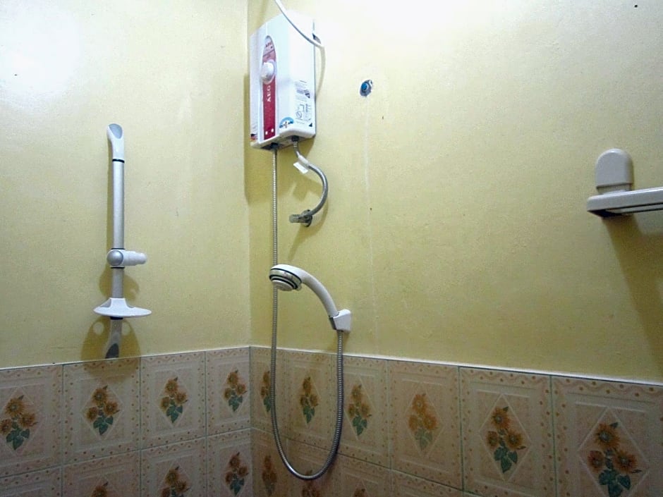 RedDoorz @ July's Haven Seaside Pension Camiguin