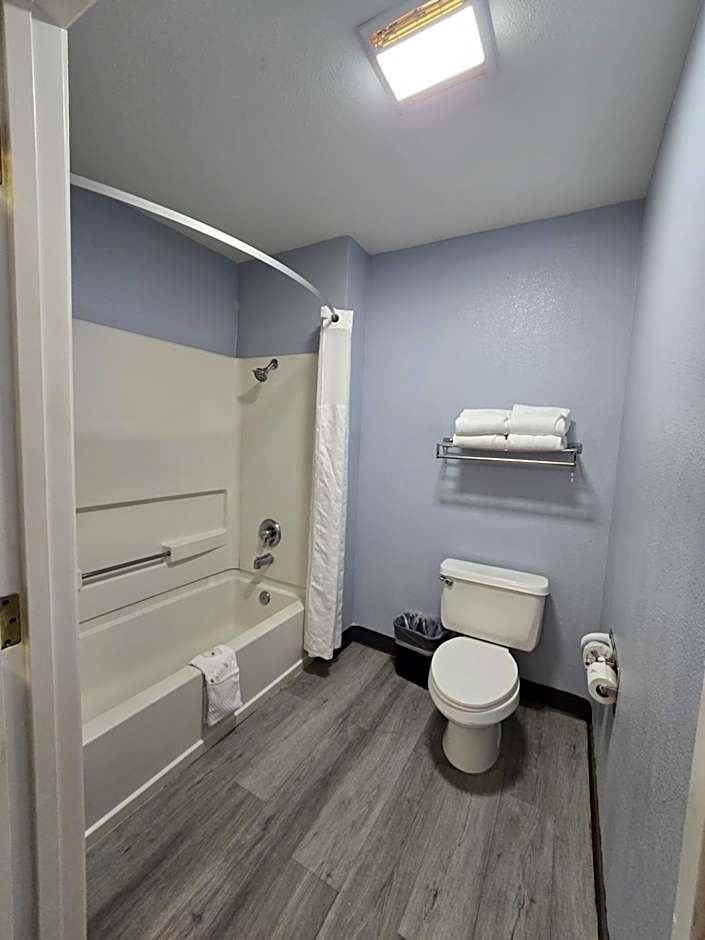 Quality Inn & Suites Tulare