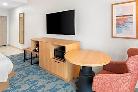 King Room with Sofa Bed and Study - Non-Smoking