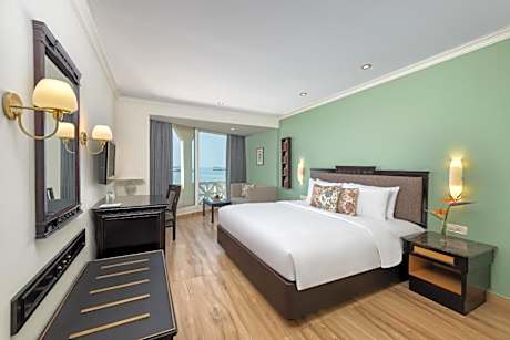 Executive Suite 1 Bedroom Sea View King Bed