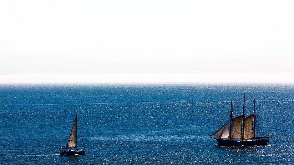 Carcavelos Beach Hotel