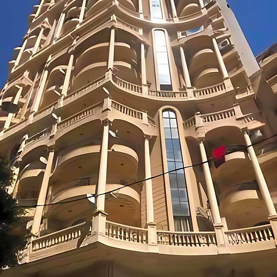 Nice luxurious stay in a modern airconditioned suite , Flat screen TVs, Free Wi-Fi, balcony in the heart of Alexandria